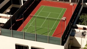 The Benefits of a Rooftop Tennis Court—And Why Some Property Owners Prefer Them