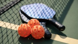 Graphite vs. Composite Pickleball Paddles – A Helpful Guide For Beginners