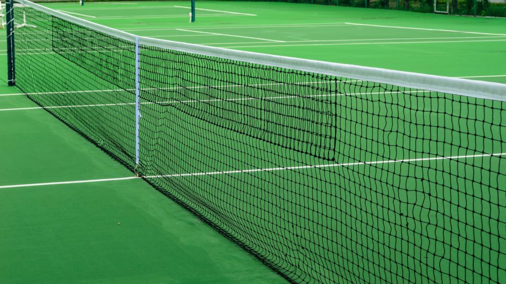 How To Successfully Lower a Tennis Net For Pickleball – The Easy Way