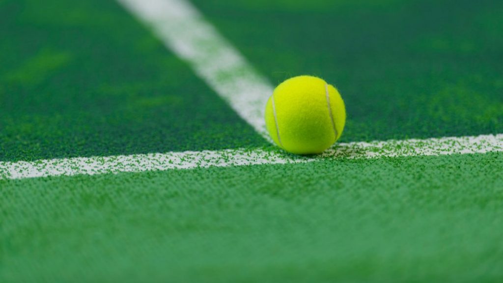 The Various Benefits Of Tennis Windscreens